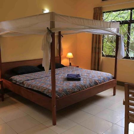 Bluemonkey Guesthouse Entebbe Eksteriør bilde
