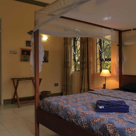 Bluemonkey Guesthouse Entebbe Eksteriør bilde